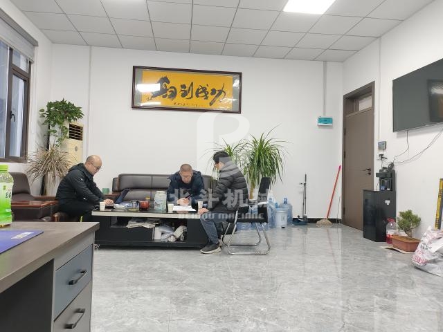 河北客戶對我司的糧食烘干機進(jìn)行了解考察